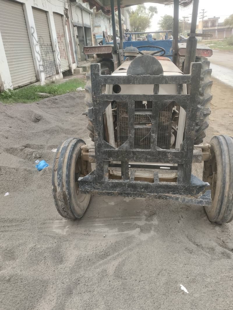 Tractor 240 0