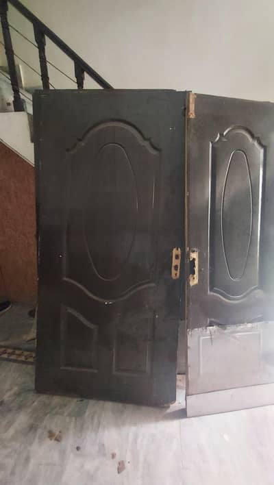 door 3 room doors 2 bath room door 9/10 condition