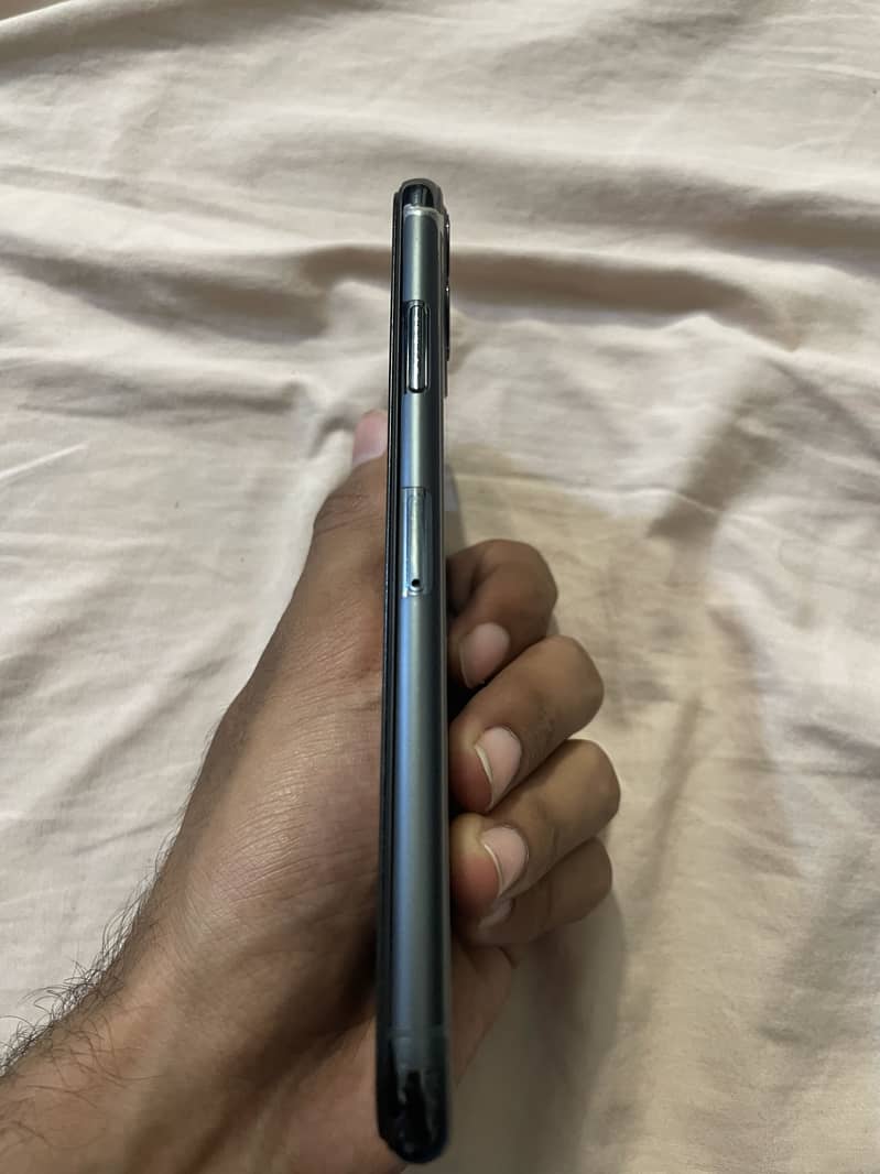 Apple iPhone 11 Pro Max 2