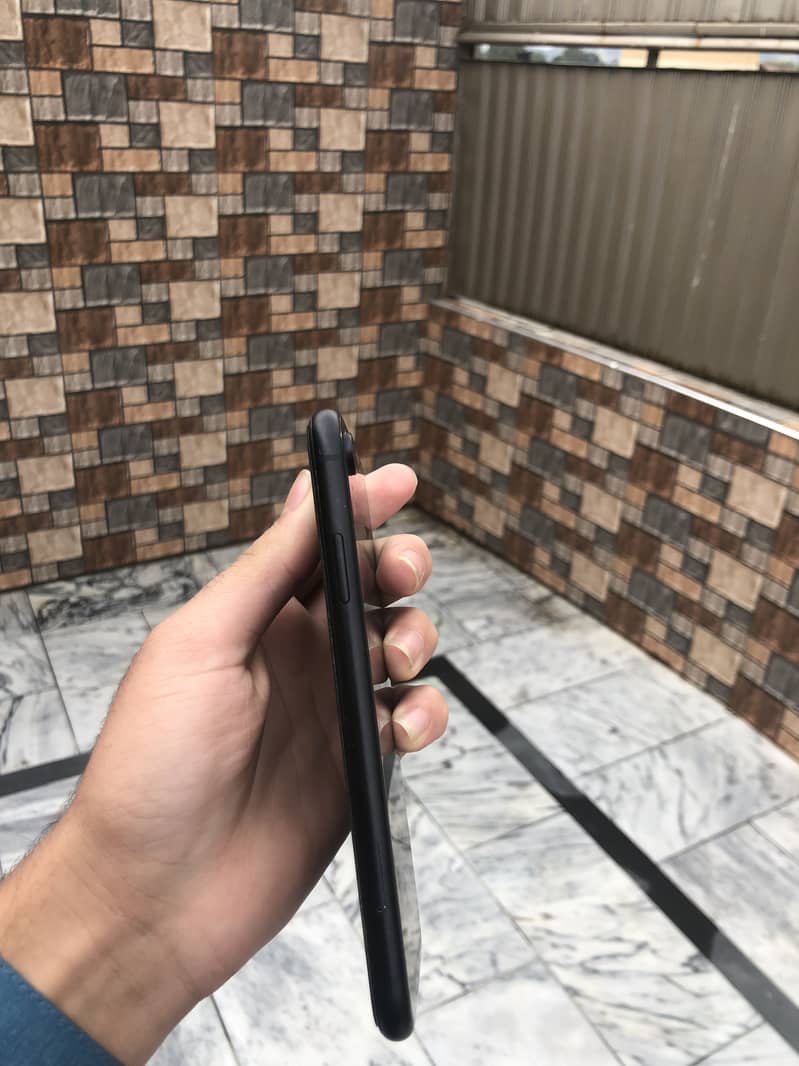 Apple iPhone XR 1