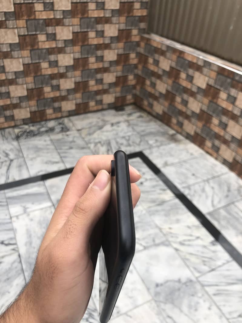 Apple iPhone XR 4