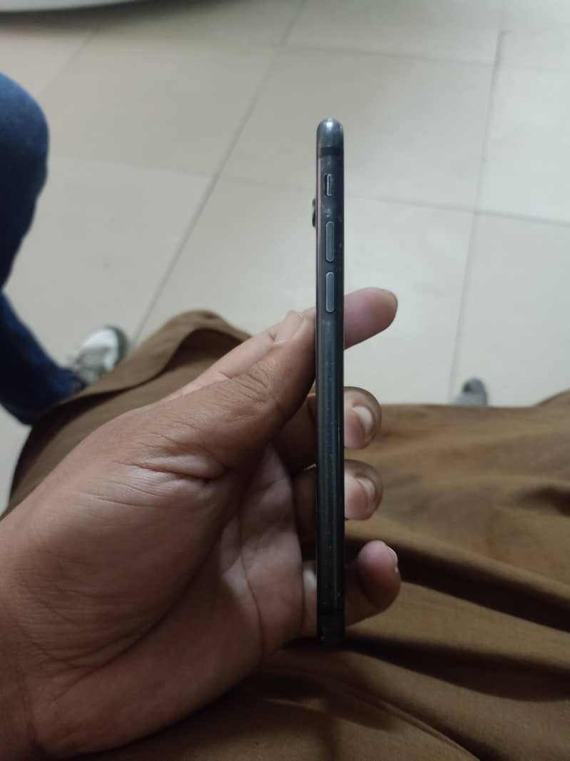 Apple iPhone 7 1