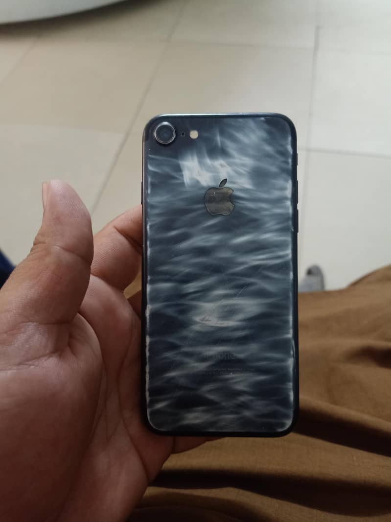 Apple iPhone 7 2