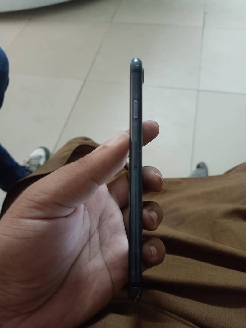 Apple iPhone 7 3
