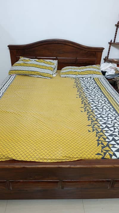 Queen Size Bed of Pure Wood and MoltyFoam Mattress