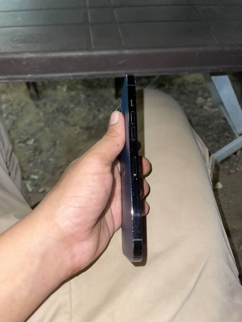 Apple iPhone 12 Pro Max 4