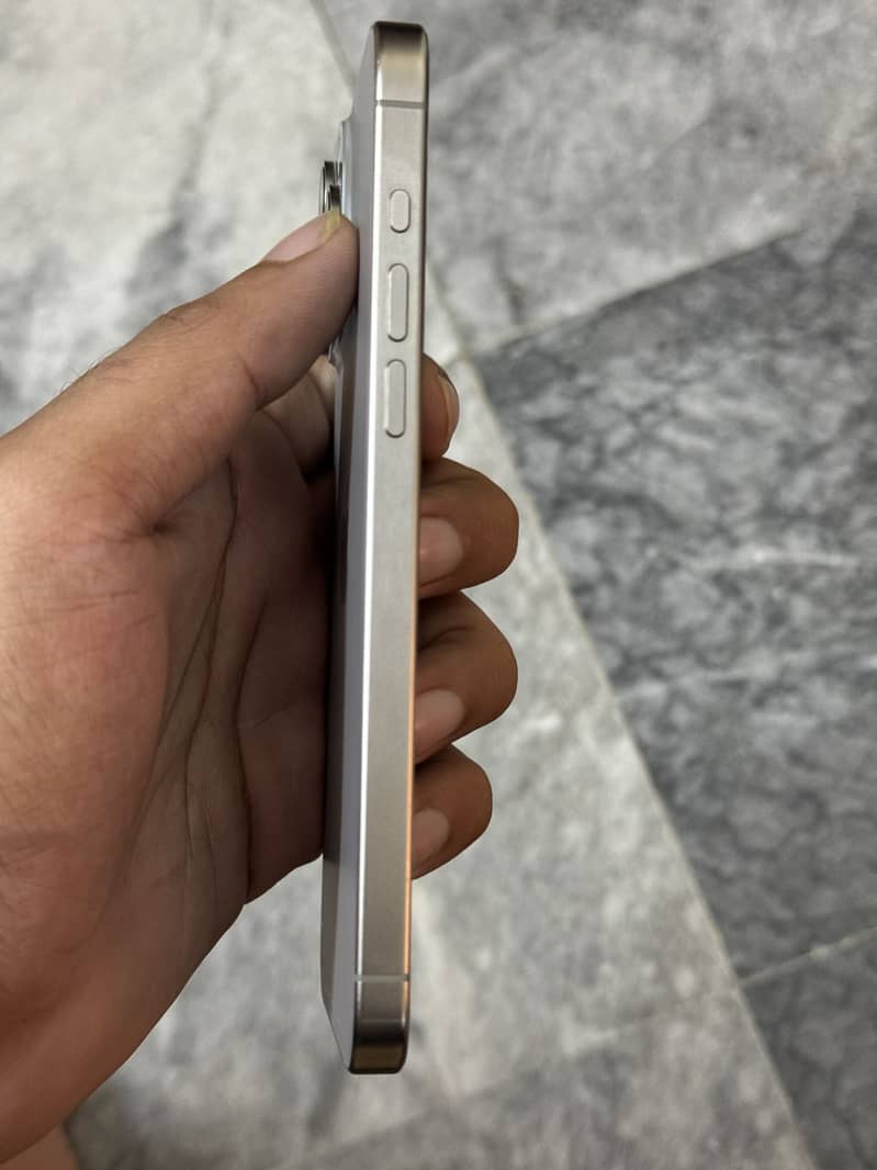 Iphone 15 pro max 4
