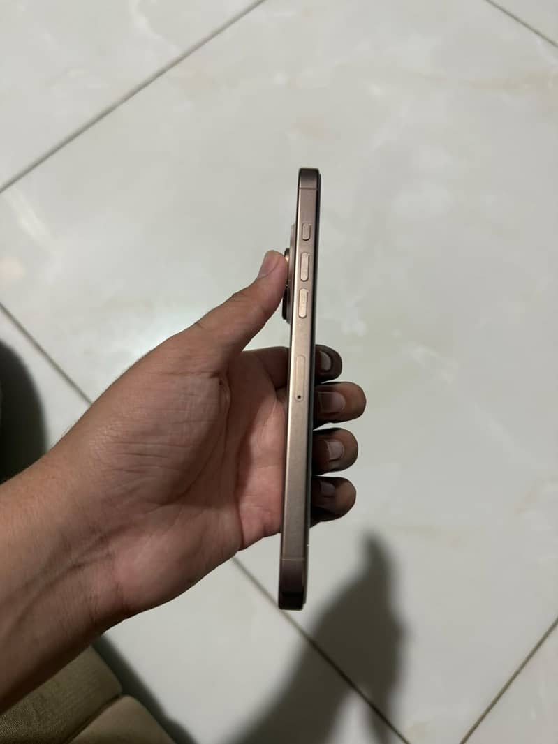 Apple iPhone 16 Pro Max 0