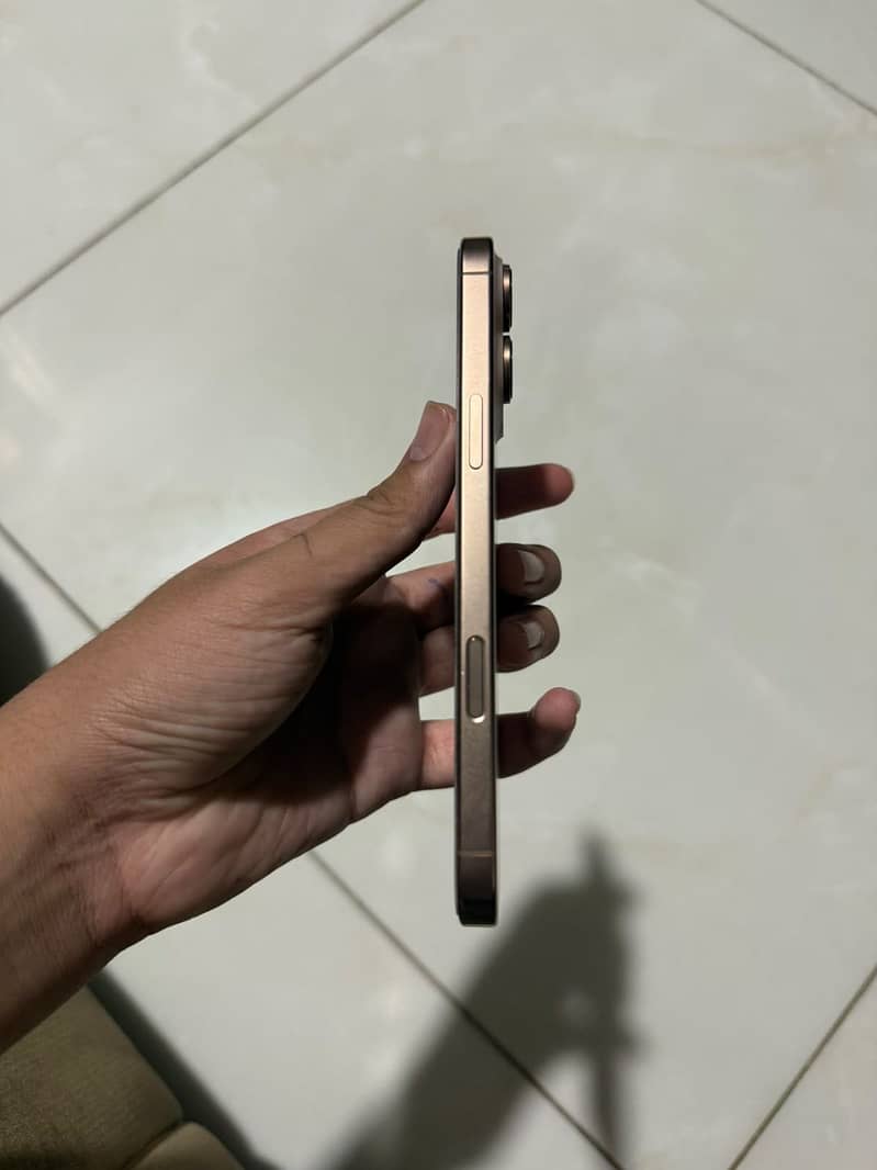 Apple iPhone 16 Pro Max 3