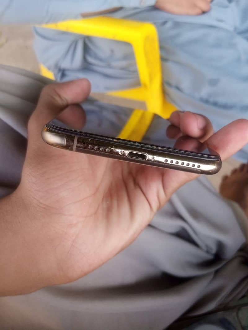 Apple iPhone 11 Pro Max 0