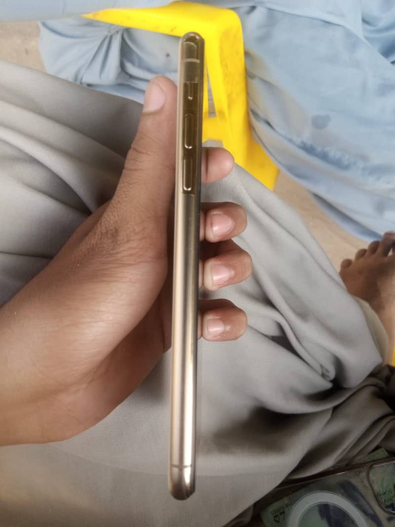 Apple iPhone 11 Pro Max 3