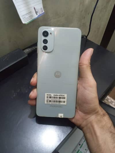 Motorola E32