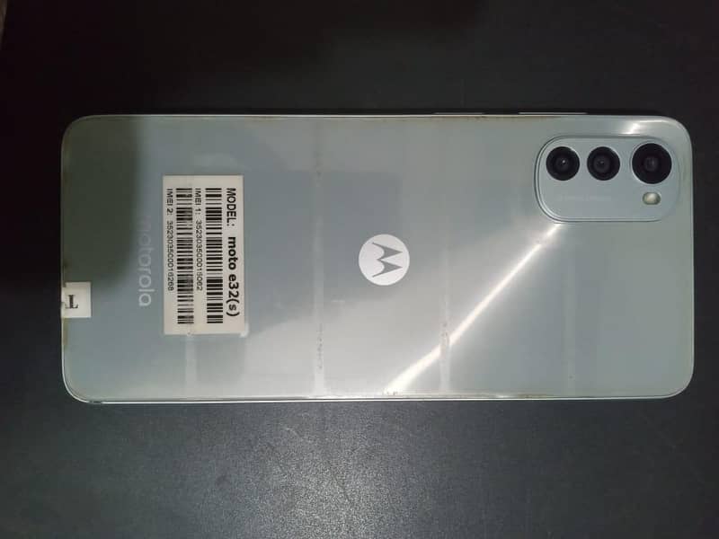 Motorola E32 1
