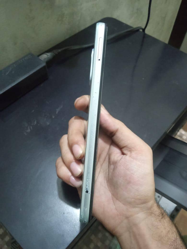 Motorola E32 6