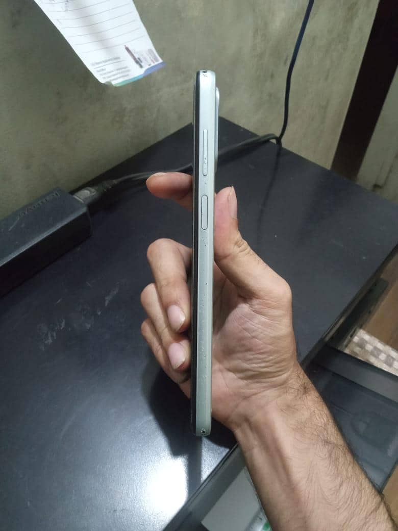 Motorola E32 8