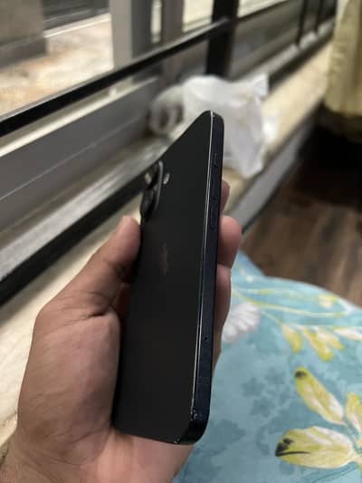 Apple iPhone 16