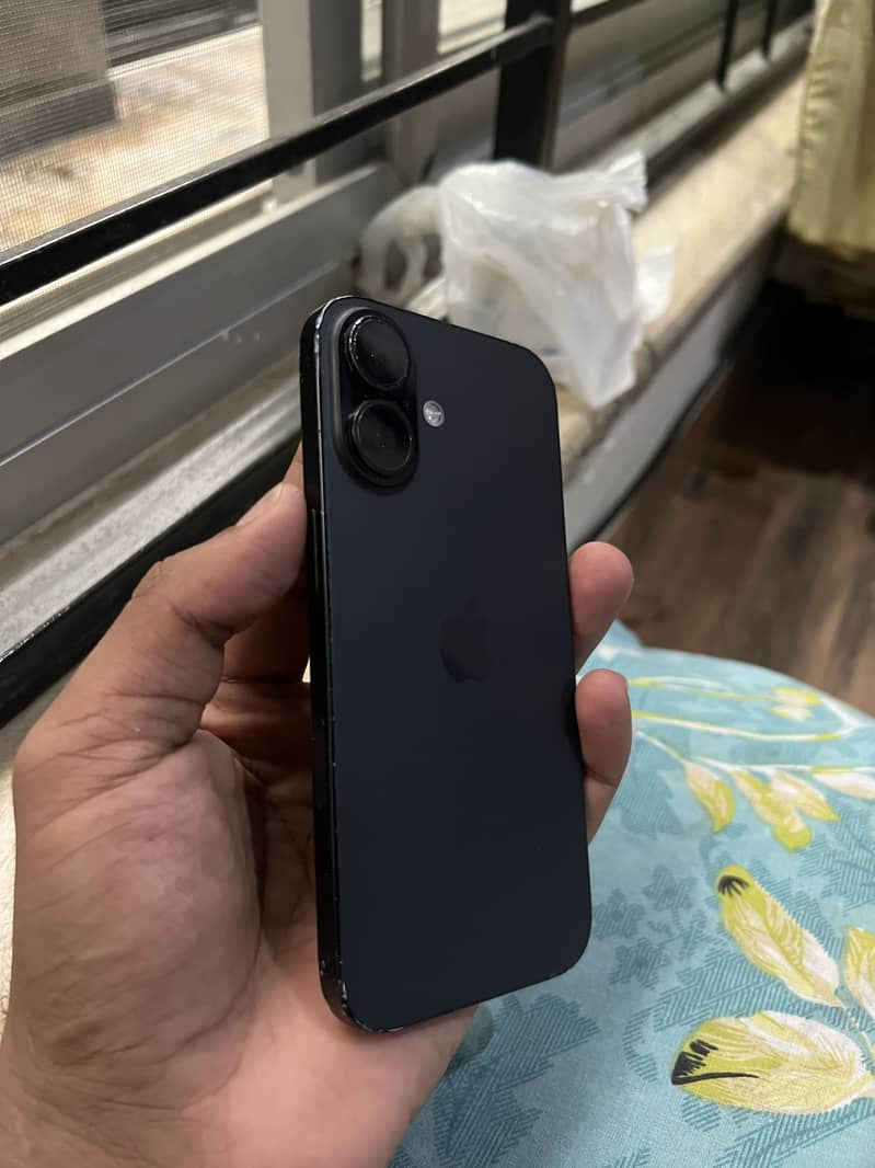 Apple iPhone 16 1