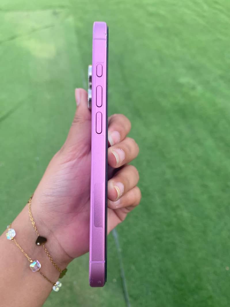Apple iPhone 16 2