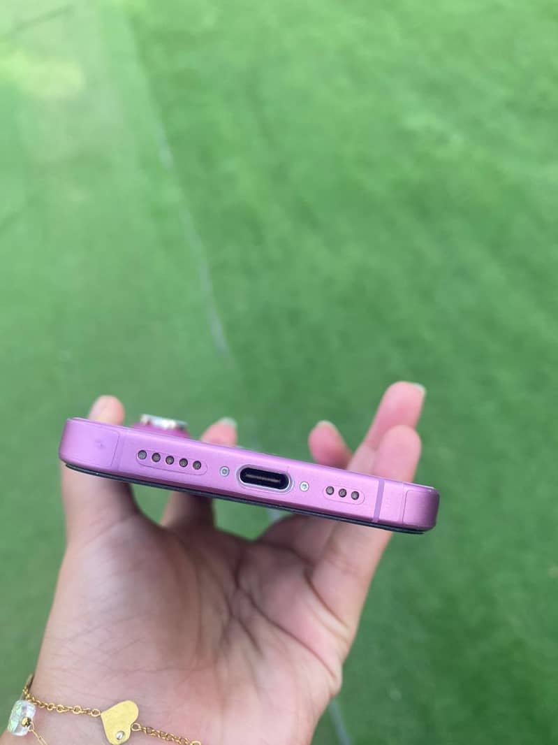 Apple iPhone 16 4