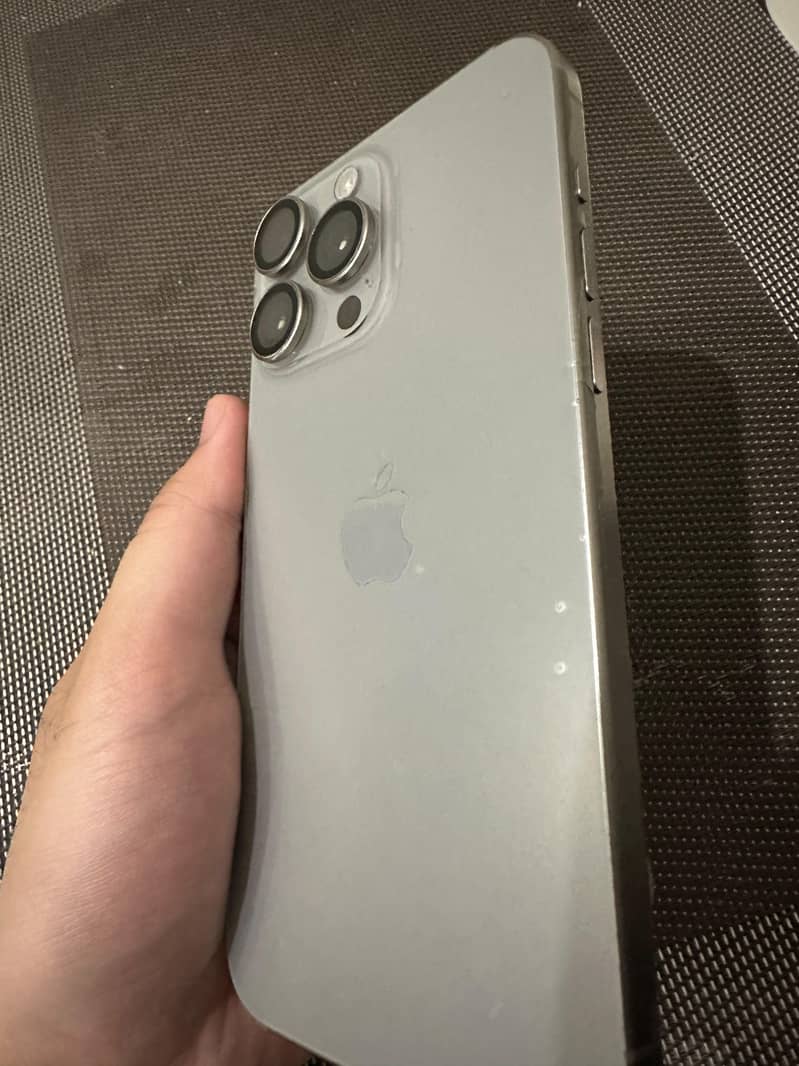 Apple iPhone 15 Pro Max 0