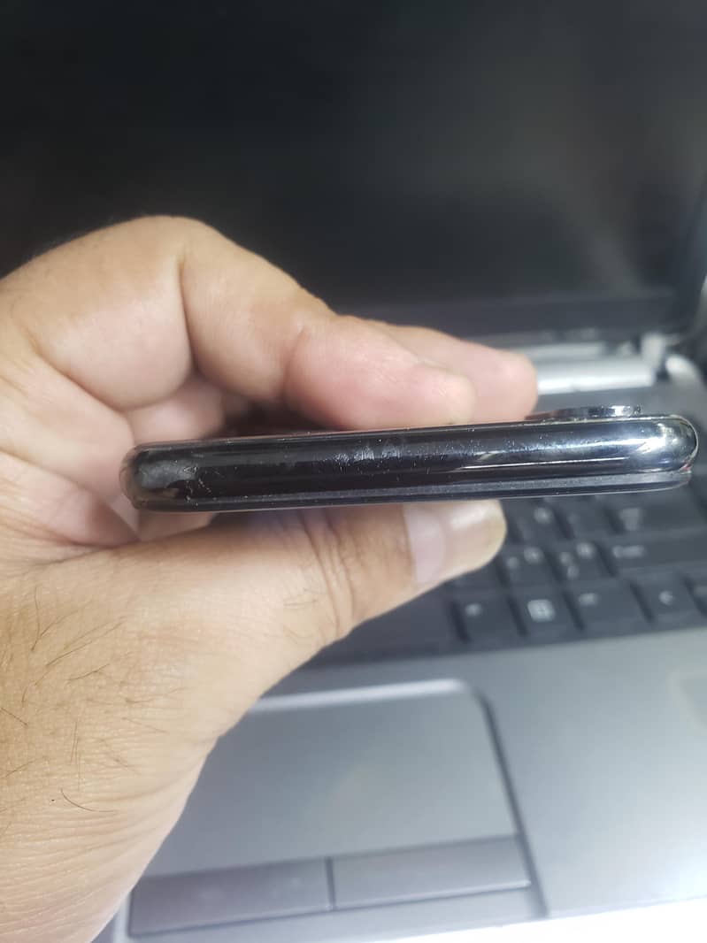 Apple iPhone X 4