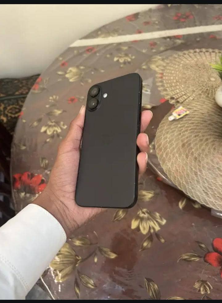 Apple iPhone 16 Plus 0