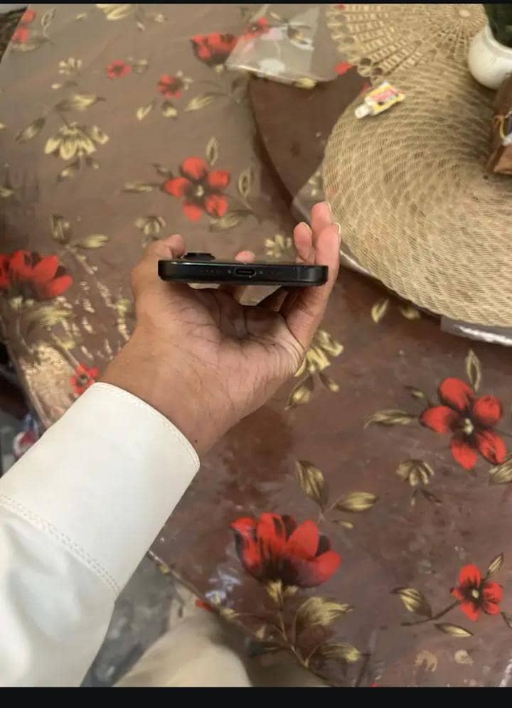 Apple iPhone 16 Plus 2