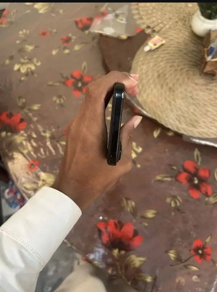 Apple iPhone 16 Plus 3