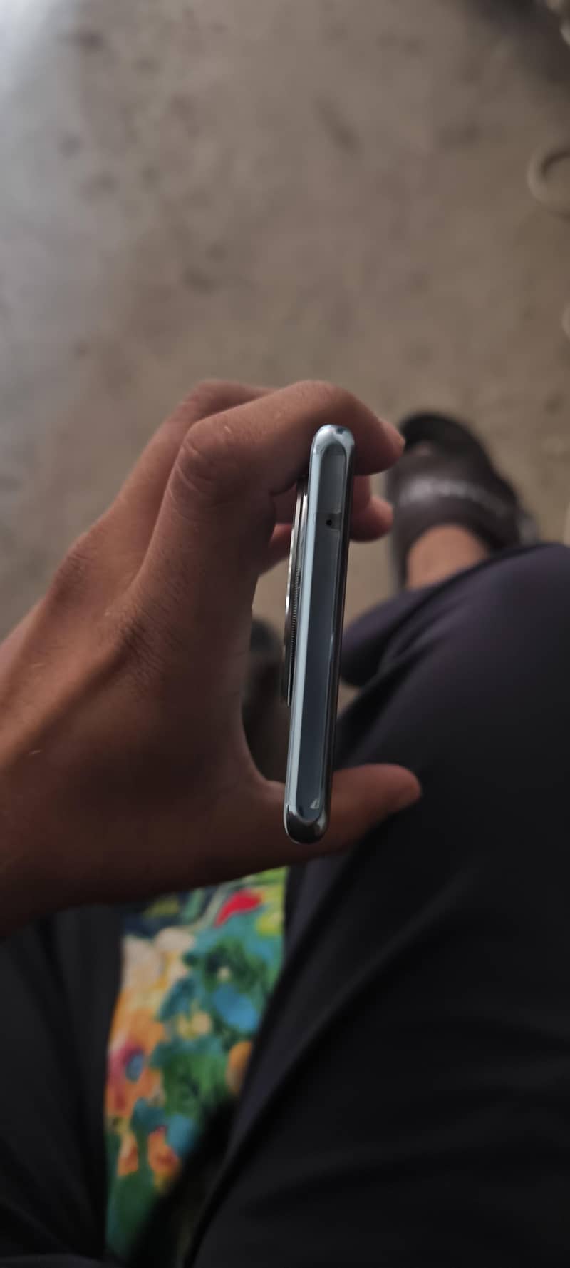 Vivo V30e 3