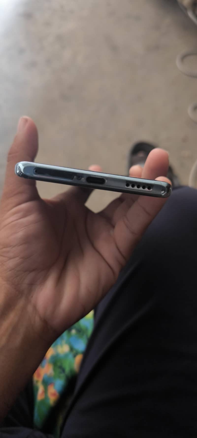 Vivo V30e 4