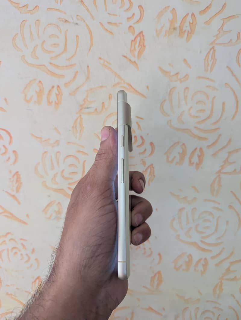 Google Pixel 7 4