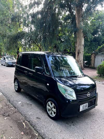 Nissan Roox 2011
