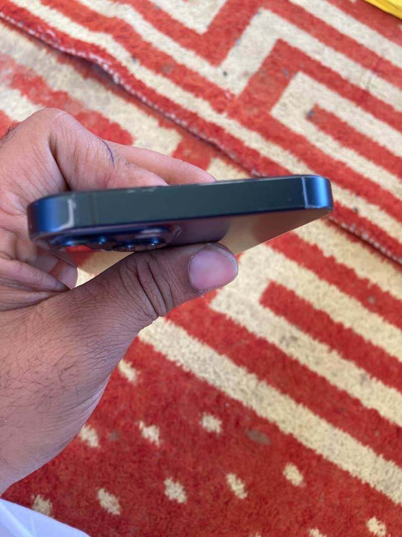 Apple iPhone 13 2