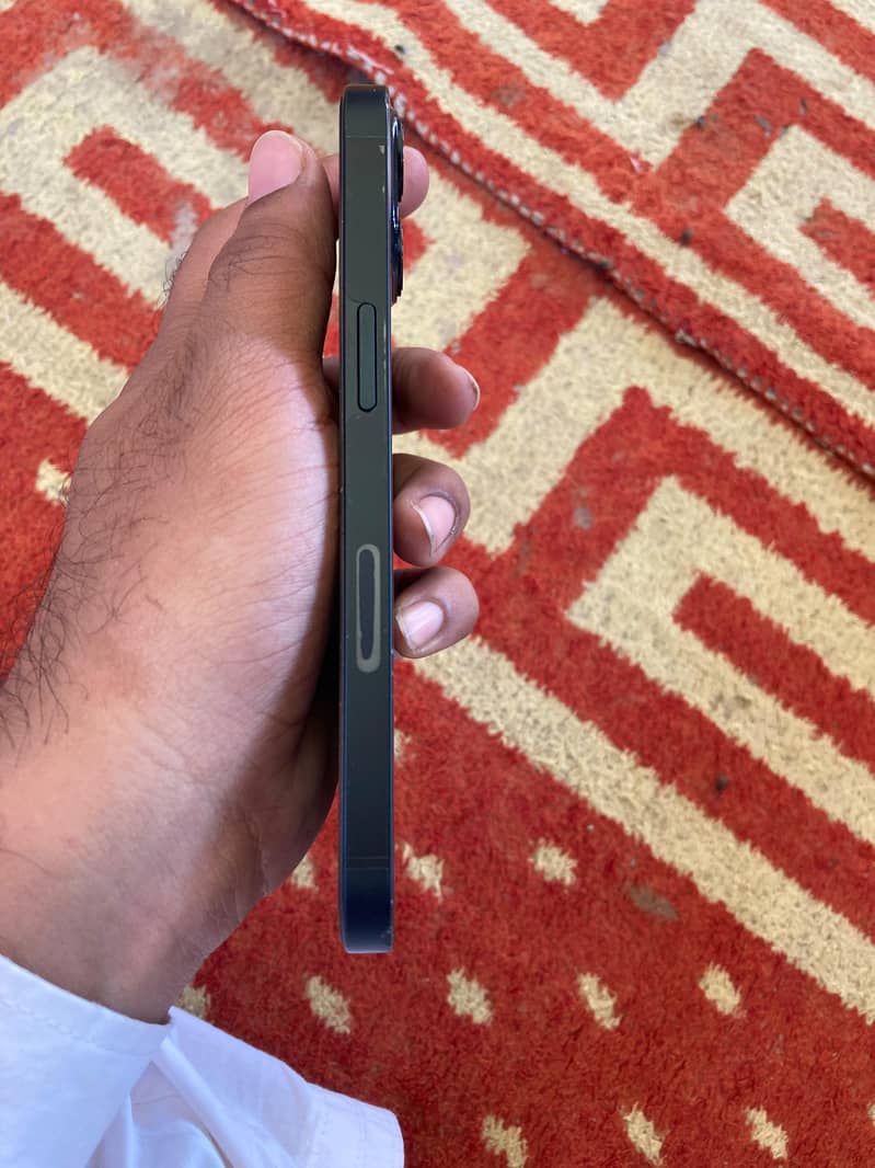 Apple iPhone 13 4