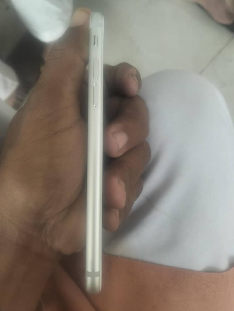 Apple iPhone 7 0