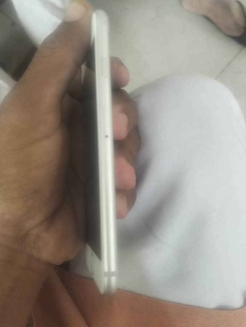 Apple iPhone 7 2