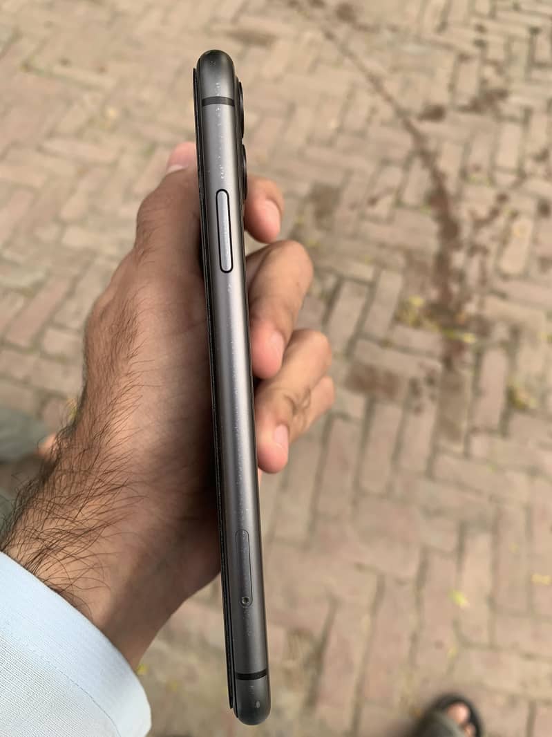 Apple iPhone 11 3