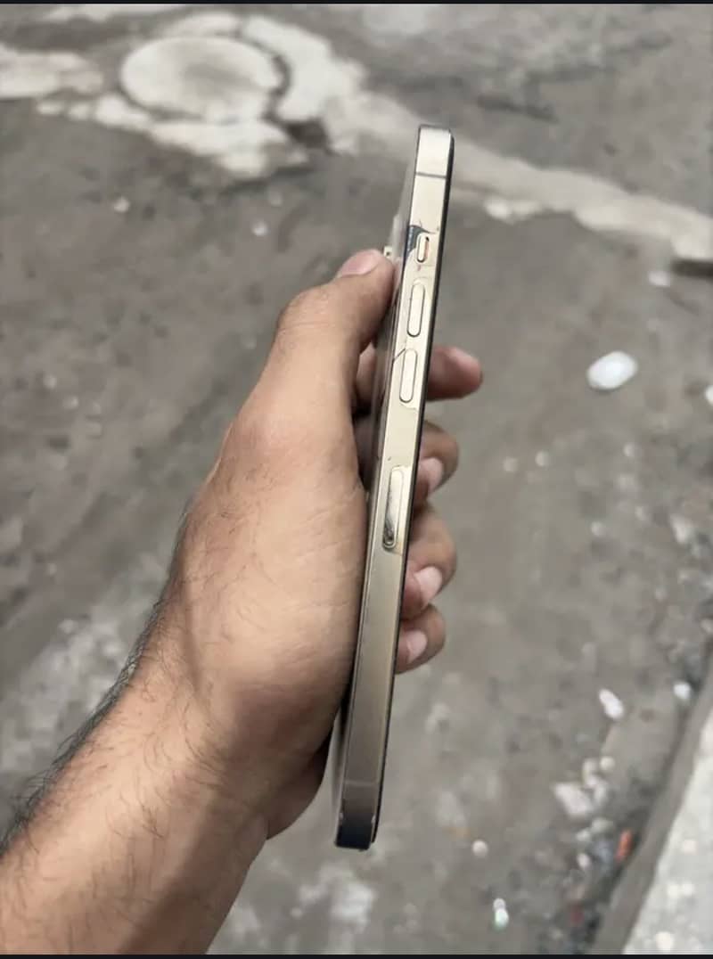 Apple iPhone 12 Pro Max 4