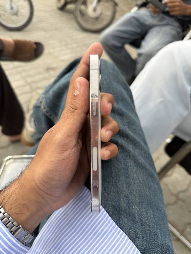 Apple iPhone 12 Pro 4