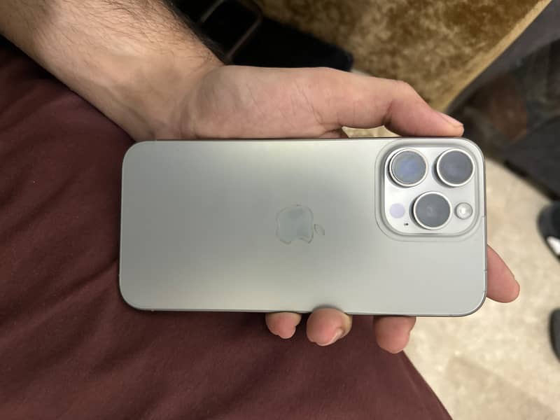 Apple iPhone 15 Pro Max 3