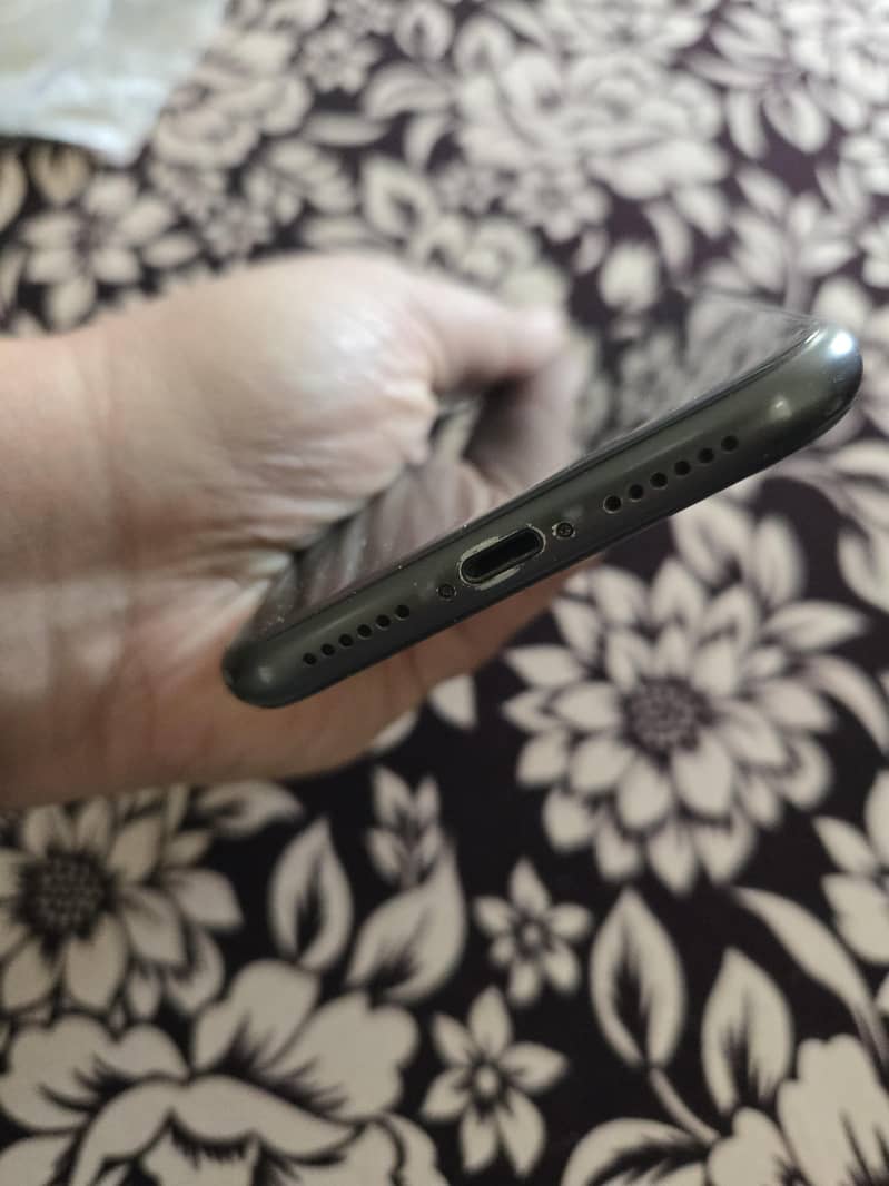 Apple iPhone 11 3