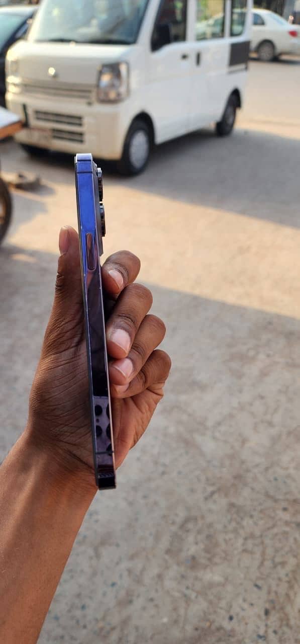 Apple iPhone 14 Pro Max 1