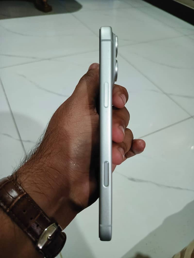 Apple iPhone 17 Pro Max 4