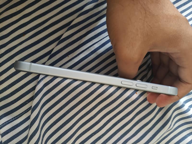 Apple iPhone 15 plus 4