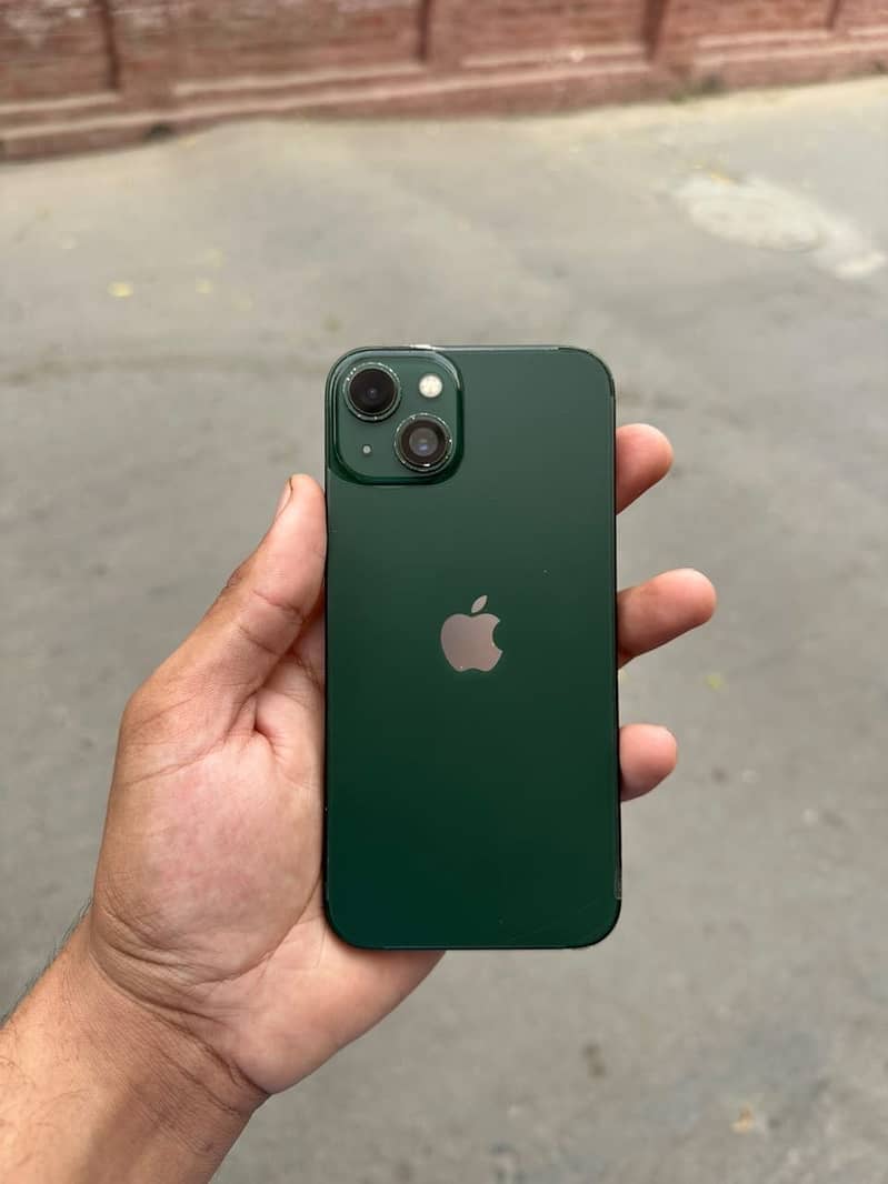Apple iPhone 13 jv 0