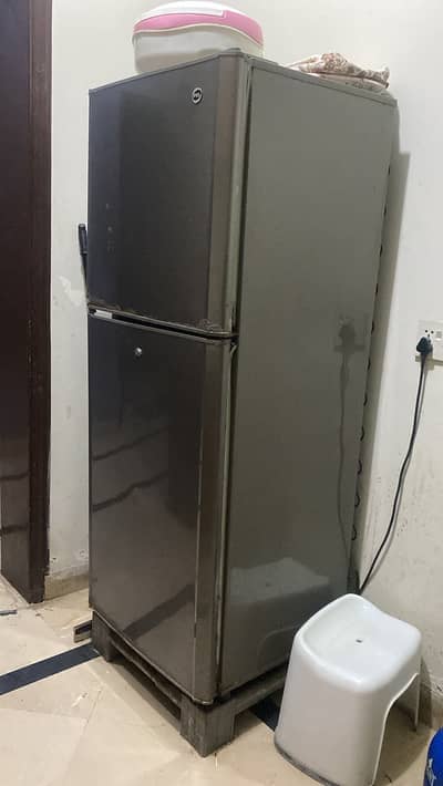PEL medium-sized refrigerator for urgent sale.