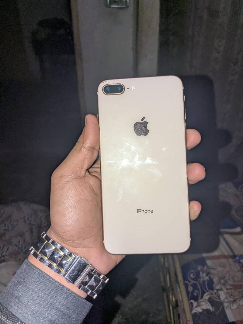 Apple iPhone 8 Plus 4