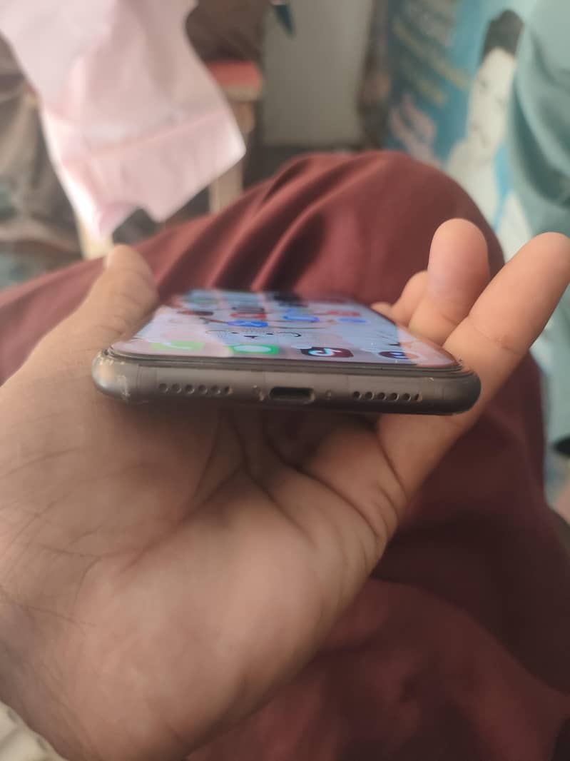 Apple iPhone 11 0