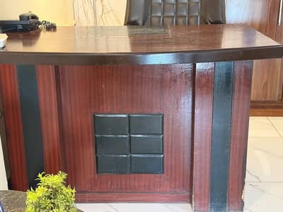 Premium Office Table & Ergonomic Chair Set – Excellent Condition