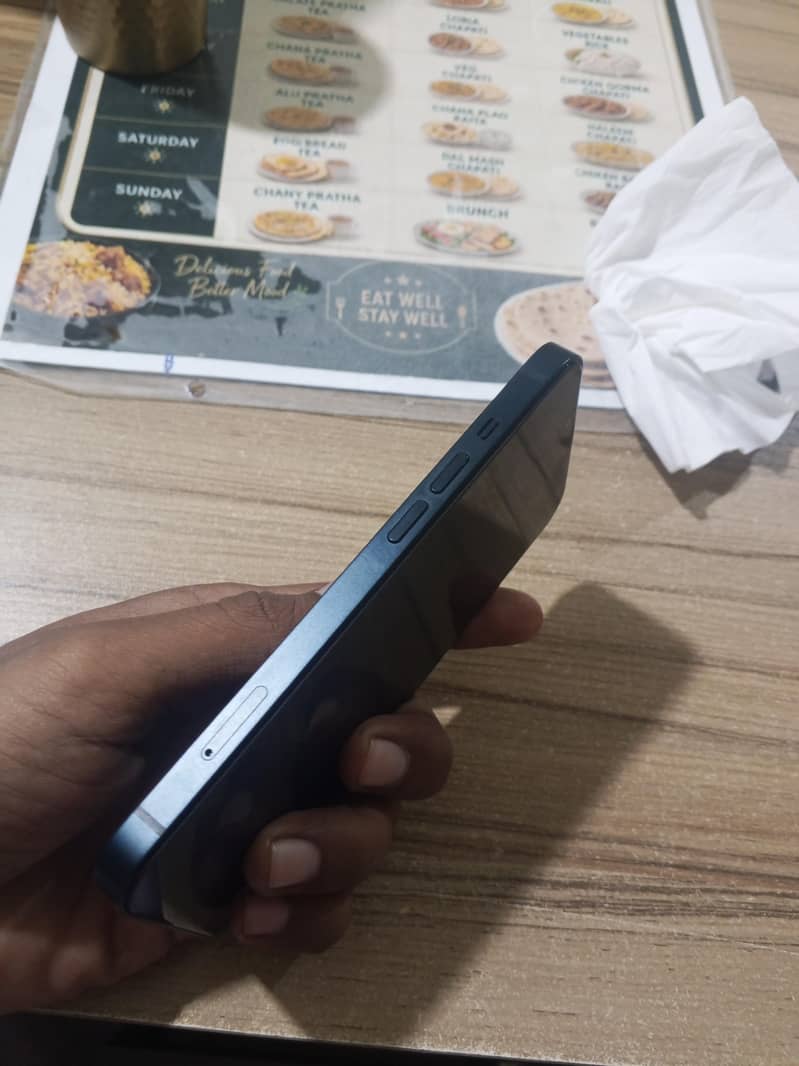 Apple iPhone 13 4